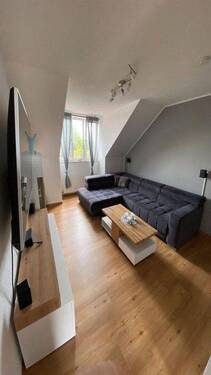 Bild 1 - 2 Zimmer Teilsanierte Dachgeschosswohnung in Bremen