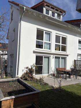Haus-Gartenseite - Gepflegtes Reiheneckhaus in begehrter Lage mit 6 Zimmern in Filderstadt