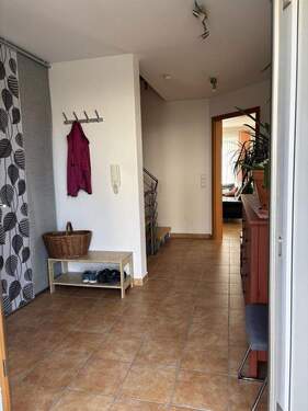 EG-Eingangsbereich - 6 Zimmer Reihenendhaus in Filderstadt