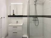 Bad mit Dusche - 