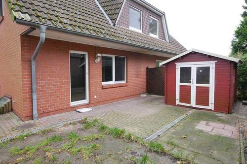 sonnige Terrasse und Gartenhaus.JPG - Prisdorf b. Pinneberg - Doppelhaush. ca. 128 m² Wohn-Nutzfl. + Vollkeller mit Terrasse und Garten