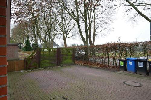 KFZ-Stellplatz direkt am Haus.JPG - 