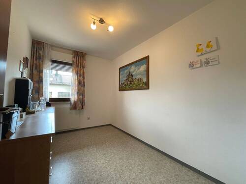 2. Zimmer (Kind/Büro) - 