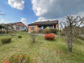 Außenansicht Terrasse - Ruhiger Bungalow mit großem Garten & Potenzial - Ihr Zuhause zum Ankommen