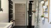 Badezimmer mit ebenerdiger Dusche - 