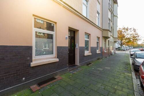 Hausansicht - Modernisierte 2-Zimmer-Wohnung in Bremerhaven-Lehe