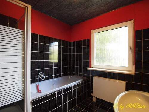 Bad mti Wanne und Dusche - 