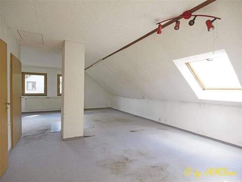 Dachboden mit Ausbaumöglichkeit - 