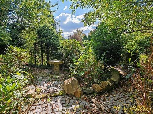 Sitzgelegenheit im Garten - Einfamilienhaus mit 106,80 m&sup2; in Frankenberg zum Kaufen