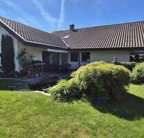 Gartenparadies inkl. Einliegerwohnung! Großzügiges Familienhaus in Aidlingen