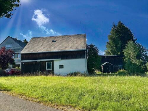 Scheune vorn der Straße aus - 