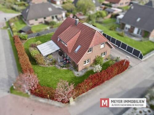 Luftbild - 6 Zimmer Einfamilienhaus zum Kaufen in Jade