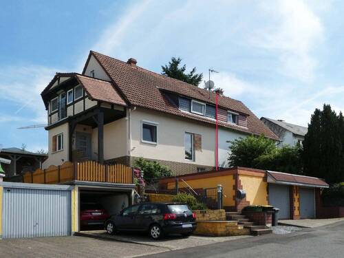 Außenansicht - AUMÜLLER-Immobilien - Gemütliche Doppelhaushälfte mit drei Garagen und zwei Terrassen