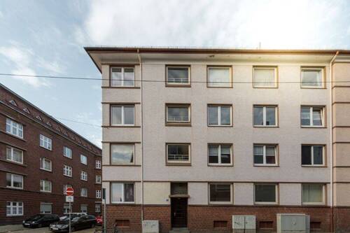 Hausansicht - Frisch renovierte 2-Zimmer-Wohnung mit Balkon in Bremerhaven-Lehe!