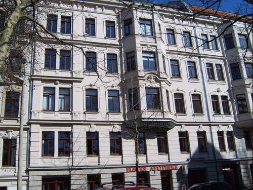 Hausansicht - angenehme 3-Raum Wohnung im Musikviertel