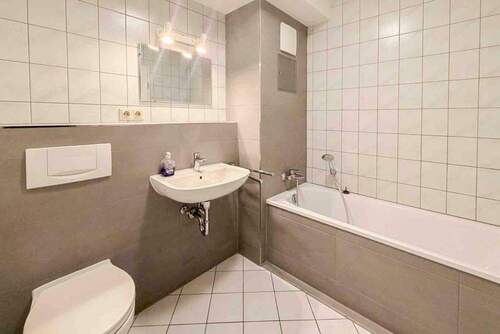 Badezimmer Ansicht 02 - 