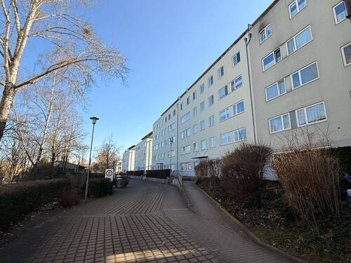 Auffahrt - Etagenwohnung mit 79,00 m&sup2; in Berlin zum Kaufen