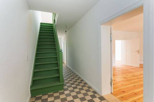 Eingangsbereich Vorderhaus - 5 Zimmer Einfamilienhaus in Potsdam