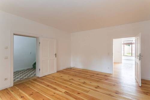 Wohnzimmer Vorderhaus - Einfamilienhaus mit 245,00 m² in Potsdam zum Kaufen