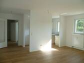 Wohnzimmer Blick zur Küche - 3 Zimmer Etagenwohnung in Geesthacht