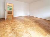 Wohnzimmer - 2 Zimmer Etagenwohnung zum Kaufen in München