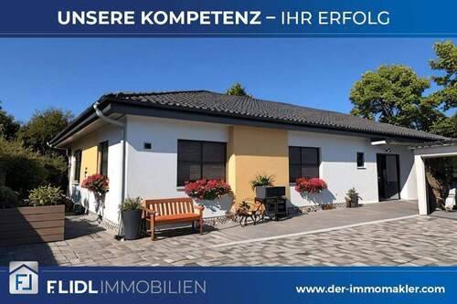 Bild 1 - gepflegter Bungalow mit Pool - 739.000,00 EUR Kaufpreis, ca.  167,70 m² Wohnfläche