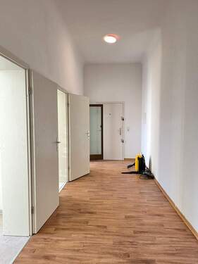 Helle Diele mit Türen - 2 Zimmer Terrassenwohnung zur Miete in Görlitz
