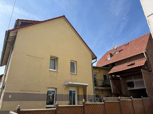 Hausansicht - Mehrfamilienhaus, Wohnhaus mit 129,00 m&sup2; in Brechen-Oberbrechen zum Kaufen