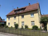 Hausansicht - Mehrfamilienhaus mit großem Grundstück und erheblichen Entwicklungspotenzial in gefragter Lage