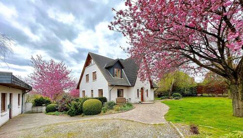 Bild 1 - Großes Einfamilienhaus vor den Toren Kiels