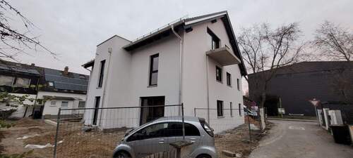 Fassade ist fertig! - Ihr Heim für die Familie, 'Haus im Haus' in ErdingKlettham, KfW 40 Bauweise
