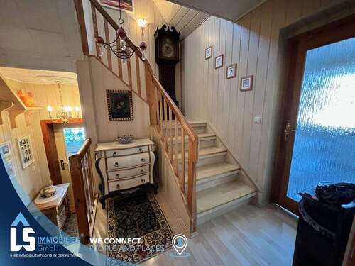 Flur - 5 Zimmer Mehrfamilienhaus, Wohnhaus in Roßdorf