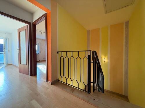 Flur (Feuchtigkeit an den Wänden) - 