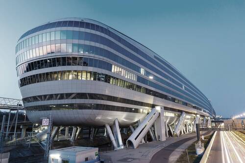 Regus_Frankfurt The Squaire_Centre 8553_Germany_Bu - Büro zur Miete in Frankfurt am Main