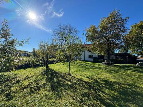 Garten-Impression - Attraktives Familiendomizil mit vielfältigem Nutzungspotential - vor den Toren des Münchener Südens