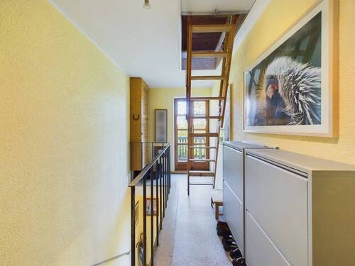 Treppenhaus mit Leiter zum Speicher - 