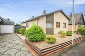 Straßenansicht - 3 Zimmer Bungalow zum Kaufen in Herzogenrath