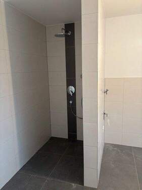 Dusche.jpg - Etagenwohnung mit 95,60 m&sup2; in Bad Bocklet zur Miete