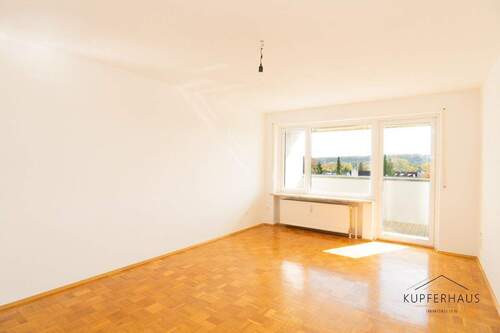 Wohnzimmer - Etagenwohnung mit 80,30 m&sup2; in Fürstenfeldbruck zum Kaufen