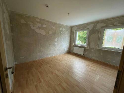 WZ - 2-Raum-Wohnung selbst gestalten und Miete sparen!