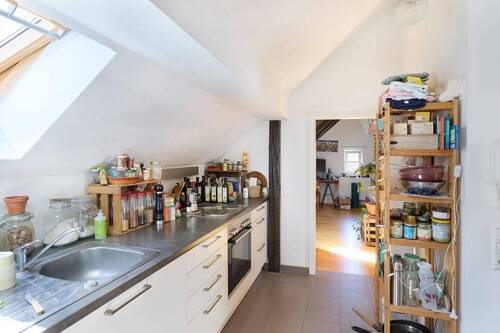 Küchenbereich mit Blick in Zimmer 1 - 