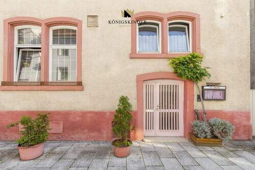 Eingang ehem. Gaststätte mit der Möglichkeit Außenbewirtung zu betreiben - 1 Zimmer Mehrfamilienhaus, Wohnhaus in Geislingen an der Steige