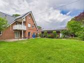 Ansicht Garten mit Garage - Pötenitz bei Travemünde Priwall: EFH mit Sonnenenergie & Platz für Familie oder Mehrgenerationen