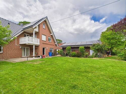 Ansicht Garten mit Garage - Pötenitz bei Travemünde Priwall: EFH mit Sonnenenergie & Platz für Familie oder Mehrgenerationen