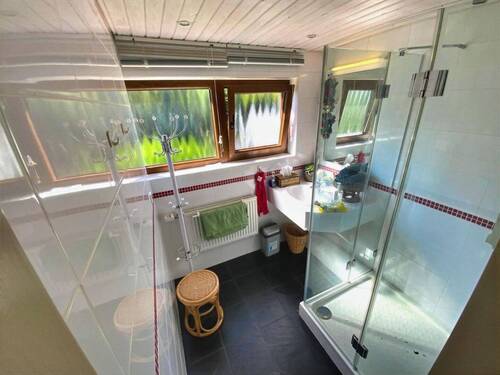 Bad mit Dusche im EG - 