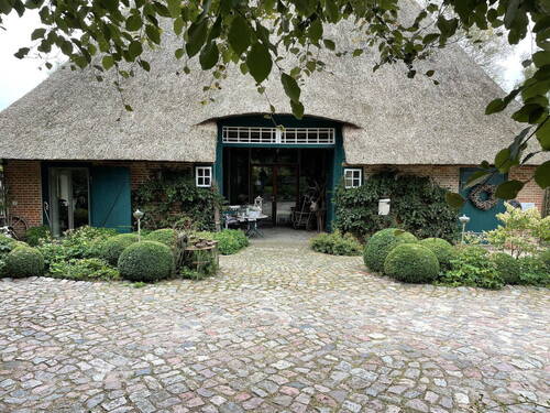 Bild 1 - Reetdachtraum mit großem Garten in Ostseenähe