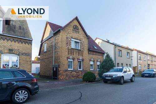 Vorderansicht - Charmantes Klinkerhaus mit 7 Zimmern in bester Lage