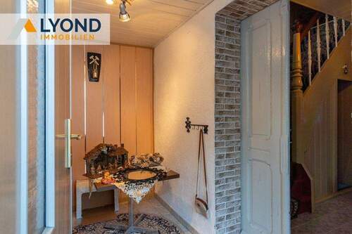 Flur - 7 Zimmer Einfamilienhaus zum Kaufen in Holzweißig