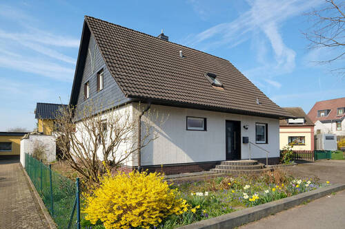 Langenfeld - Meisentalstr 3a - Eingangsseite 1 - Freistehendes Einfamilienhaus in begehrter Wohnlage von Langenfeld