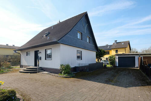 Langenfeld - Meisentalstr 3a - Eingangsseite 5 - 5 Zimmer Einfamilienhaus zum Kaufen in Langenfeld